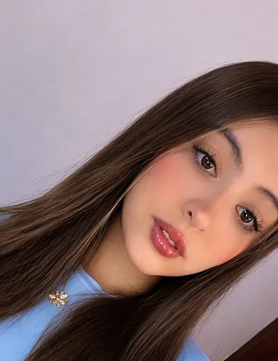 A member joining a random 1v1 video call on Omigirl