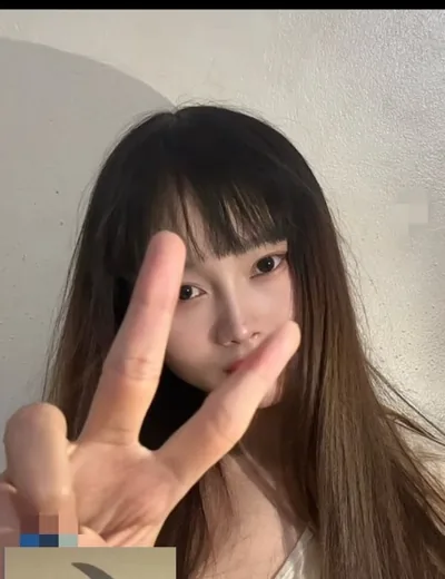 A face-to-face video conversation on Omigirl